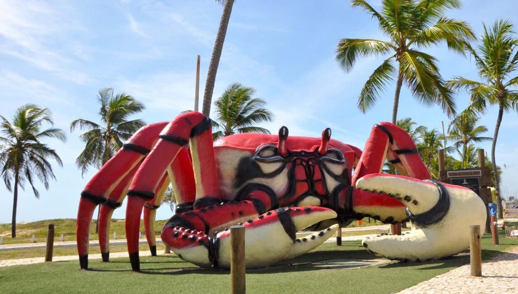 Orla Da Atalaia: Um Paraíso Urbano Em Aracaju 1 Caranguejo gigante da orla da atalaia