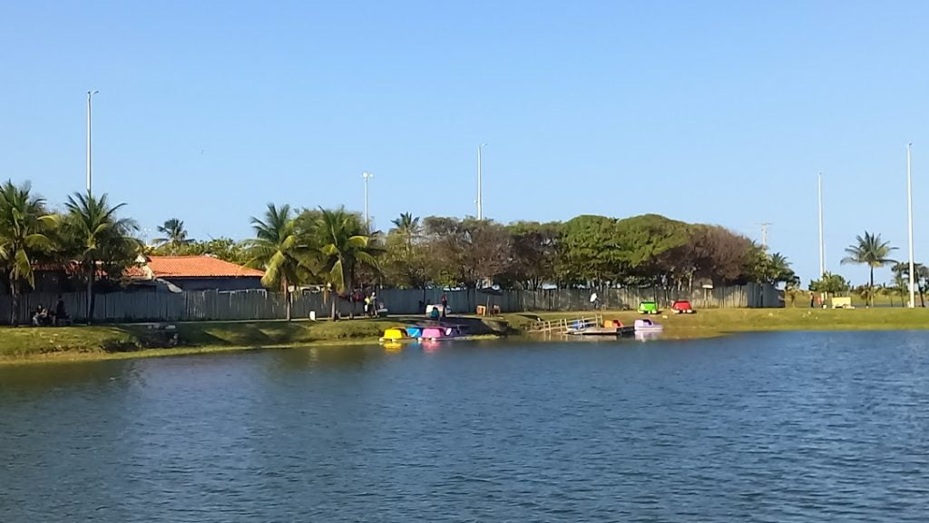 Foto dos lagos da orla.
