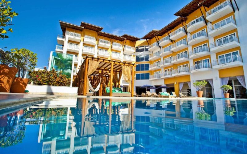 foto da área de lazer do htoel radisson, um hotel para quem precisa saber onde ficar em aracaju